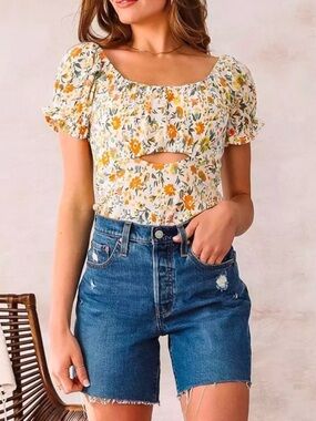 Willow and Root EMMA White Floral Puff-Sleeve Cutout Top